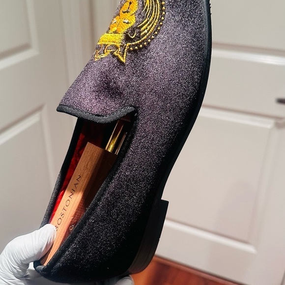 ELANROMAN Men's Lion Crest Velvet Loafers. - Picture 10 of 15